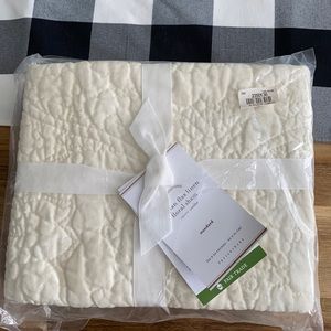 Pottery Barn NWT Belgian Linen Floral Sham Standard size cream/ivory